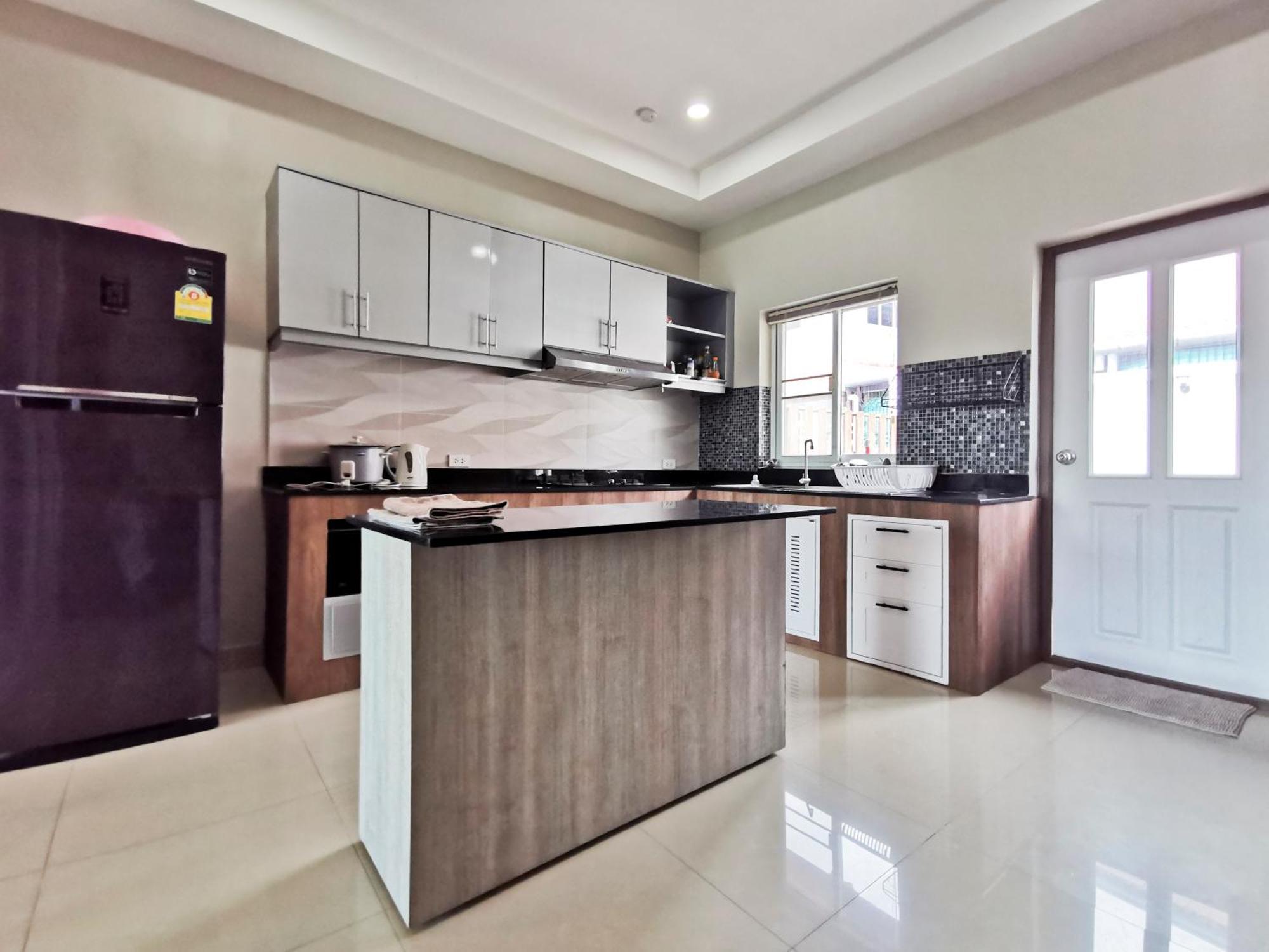 Thepprasit Cosy Villa Джомтиен Бийч Екстериор снимка